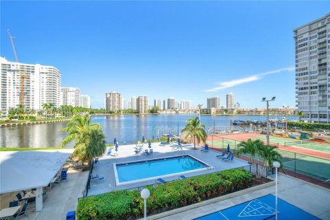 Condominio en venta en Aventura, Florida, 2 dormitorios, 120.77 m2 № 2076837 - foto 25