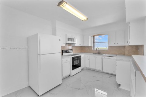 Condominio en venta en Aventura, Florida, 2 dormitorios, 120.77 m2 № 2076837 - foto 9