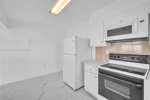 Condominio en venta en Aventura, Florida, 2 dormitorios, 120.77 m2 № 2076837 - foto 11