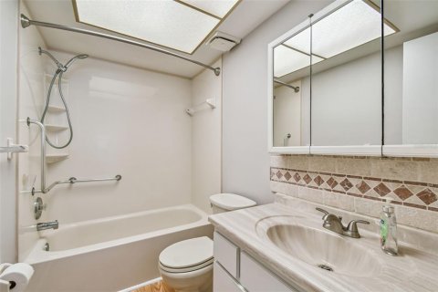 Condo in Seminole, Florida, 1 bedroom  № 1902893 - photo 15
