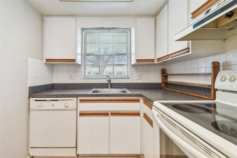 Condo in Seminole, Florida, 1 bedroom  № 1902893 - photo 10