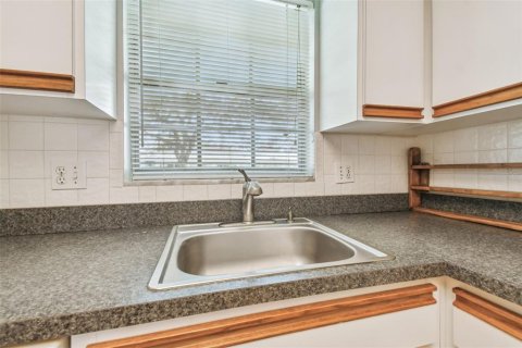 Condo in Seminole, Florida, 1 bedroom  № 1902893 - photo 12