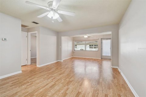 Condo in Seminole, Florida, 1 bedroom  № 1902893 - photo 7