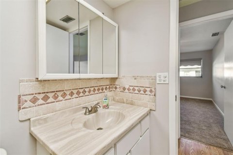 Condo in Seminole, Florida, 1 bedroom  № 1902893 - photo 17