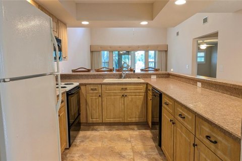 Condo in Crystal River, Florida, 2 bedrooms № 2110873 - photo 10