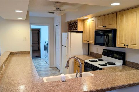Condo in Crystal River, Florida, 2 bedrooms № 2110873 - photo 8