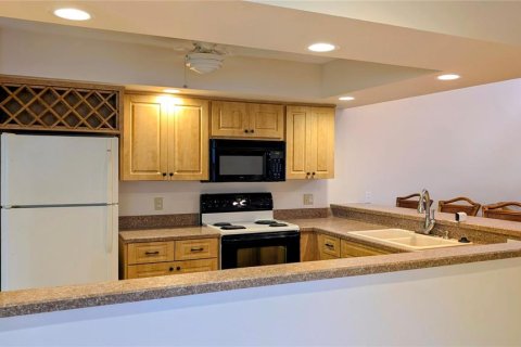 Condo in Crystal River, Florida, 2 bedrooms № 2110873 - photo 7