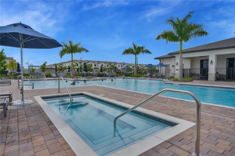 Touwnhouse à vendre à Miami, Floride: 4 chambres, 169.08 m2 № 2086194 - photo 29