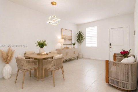Touwnhouse à vendre à Miami, Floride: 4 chambres, 169.08 m2 № 2086194 - photo 7