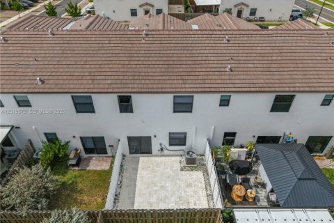 Touwnhouse à vendre à Miami, Floride: 4 chambres, 169.08 m2 № 2086194 - photo 24