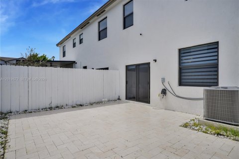 Touwnhouse à vendre à Miami, Floride: 4 chambres, 169.08 m2 № 2086194 - photo 26