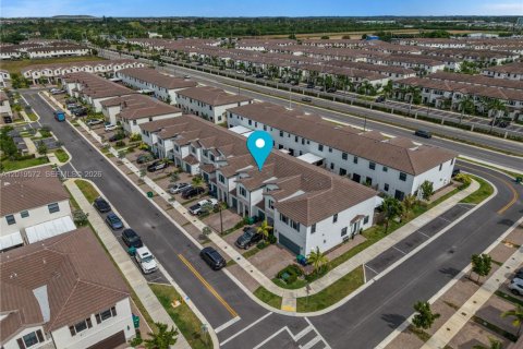 Touwnhouse à vendre à Miami, Floride: 4 chambres, 169.08 m2 № 2086194 - photo 22