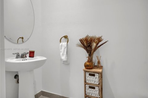 Touwnhouse à vendre à Miami, Floride: 4 chambres, 169.08 m2 № 2086194 - photo 10