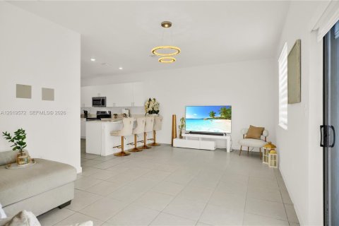 Touwnhouse à vendre à Miami, Floride: 4 chambres, 169.08 m2 № 2086194 - photo 9