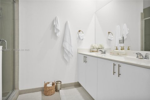 Touwnhouse à vendre à Miami, Floride: 4 chambres, 169.08 m2 № 2086194 - photo 13