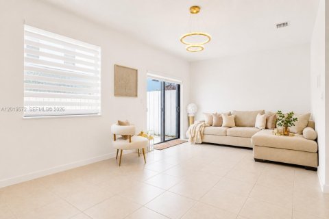 Touwnhouse à vendre à Miami, Floride: 4 chambres, 169.08 m2 № 2086194 - photo 6