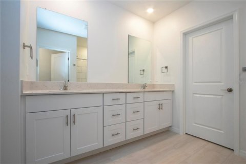 Villa ou maison à louer à Parrish, Floride: 5 chambres, 269.04 m2 № 1918274 - photo 22