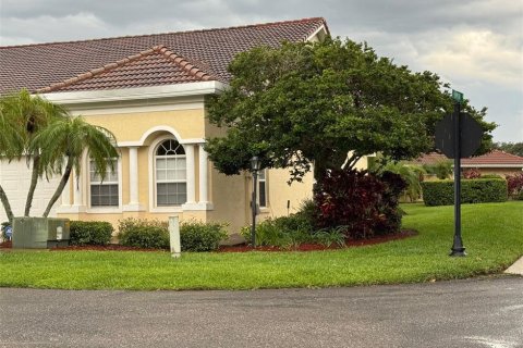House in Winter Haven, Florida 3 bedrooms, 133.97 sq.m. № 1758286 - photo 3