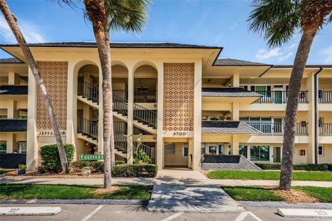 Condo in Saint Petersburg, Florida, 2 bedrooms № 2199183