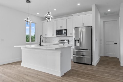 House in Port Charlotte, Florida 4 bedrooms, 197.79 sq.m. № 2183477 - photo 8