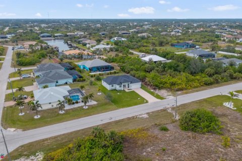 House in Port Charlotte, Florida 4 bedrooms, 197.79 sq.m. № 2183477 - photo 14