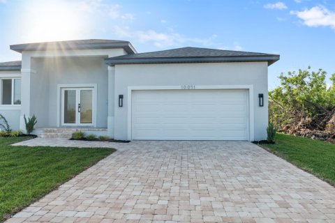 House in Port Charlotte, Florida 4 bedrooms, 197.79 sq.m. № 2183477 - photo 7