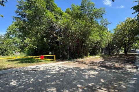 Terreno en venta en North Miami, Florida № 1981721 - foto 10