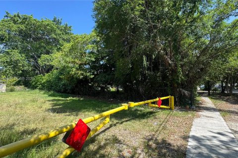 Terreno en venta en North Miami, Florida № 1981721 - foto 3