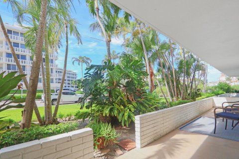 Condo in Palm Beach, Florida, 2 bedrooms  № 2374532 - photo 28