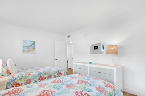 Condo in Palm Beach, Florida, 2 bedrooms  № 2374532 - photo 24