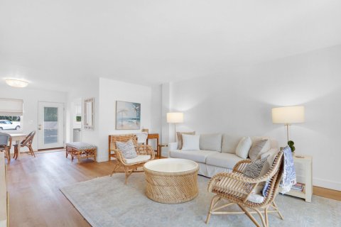 Condo in Palm Beach, Florida, 2 bedrooms  № 2374532 - photo 21