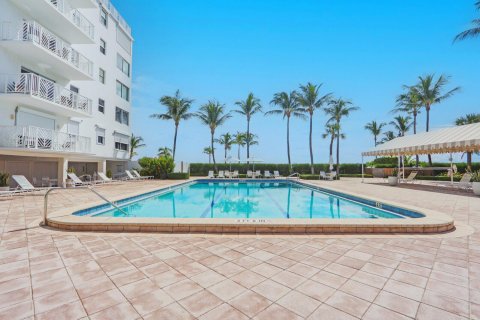 Condo in Palm Beach, Florida, 2 bedrooms  № 2374532 - photo 30