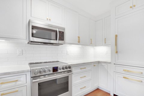 Condo in Palm Beach, Florida, 2 bedrooms  № 2374532 - photo 12