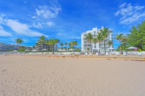 Condo in Palm Beach, Florida, 2 bedrooms  № 2374532