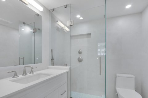 Condo in Palm Beach, Florida, 2 bedrooms  № 2374532 - photo 19