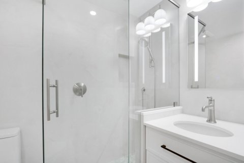 Condo in Palm Beach, Florida, 2 bedrooms  № 2374532 - photo 25