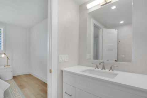 Condo in Palm Beach, Florida, 2 bedrooms  № 2374532 - photo 18