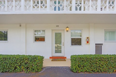 Condo in Palm Beach, Florida, 2 bedrooms  № 2374532 - photo 6