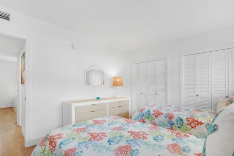 Condo in Palm Beach, Florida, 2 bedrooms  № 2374532 - photo 23