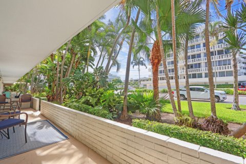 Condo in Palm Beach, Florida, 2 bedrooms  № 2374532 - photo 27