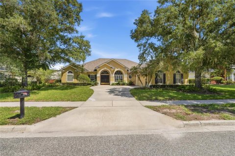 House in Orlando, Florida 4 bedrooms, 250.09 sq.m. № 2318487