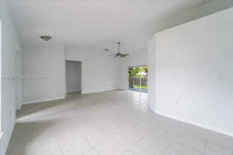 Villa ou maison à vendre à Fort Myers, Floride: 3 chambres, 145.11 m2 № 2049048 - photo 3