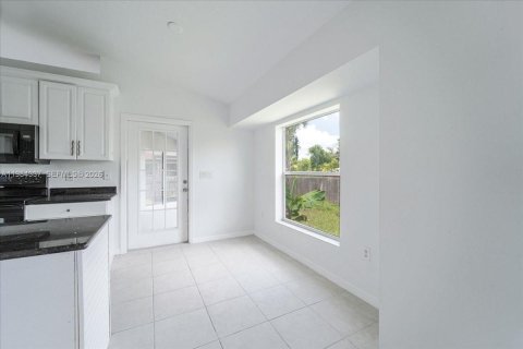 Villa ou maison à vendre à Fort Myers, Floride: 3 chambres, 145.11 m2 № 2049048 - photo 13