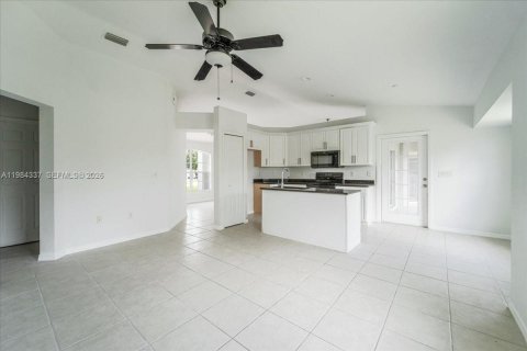 Villa ou maison à vendre à Fort Myers, Floride: 3 chambres, 145.11 m2 № 2049048 - photo 8