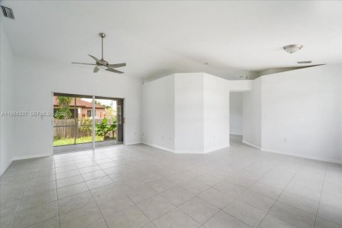Villa ou maison à vendre à Fort Myers, Floride: 3 chambres, 145.11 m2 № 2049048 - photo 4
