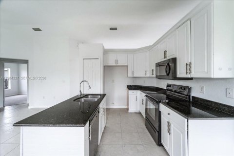 Villa ou maison à vendre à Fort Myers, Floride: 3 chambres, 145.11 m2 № 2049048 - photo 12