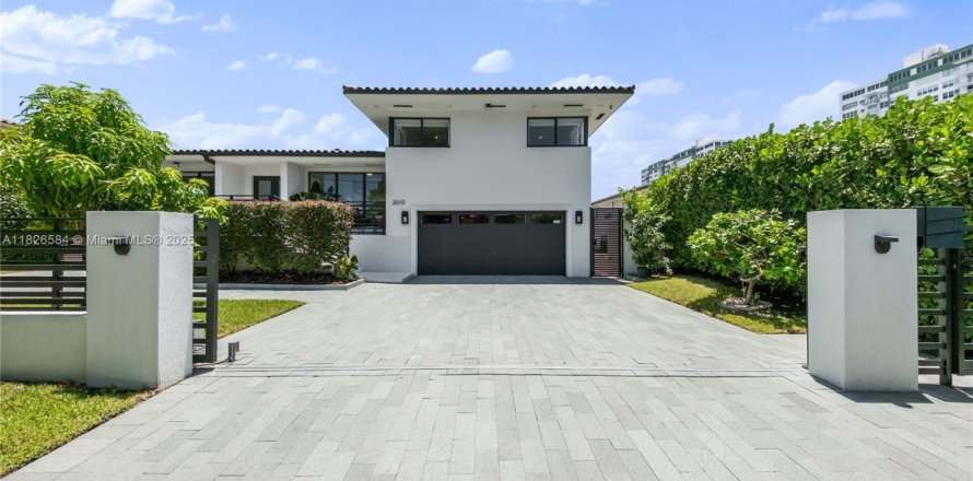 Casa en North Miami, Florida 4 dormitorios, 265.33 m2 № 1796337