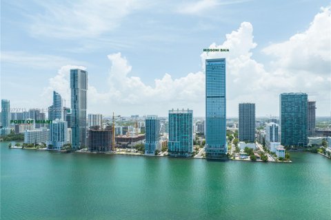 Condo in Miami, Florida, 2 bedrooms  № 2045117 - photo 2