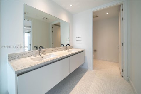 Condo in Miami, Florida, 2 bedrooms  № 2045117 - photo 24