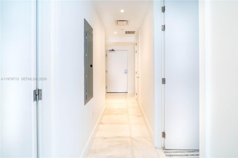 Condo in Miami, Florida, 2 bedrooms  № 2045117 - photo 10